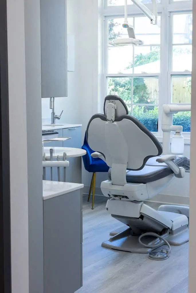 Modern Dental Center EC
