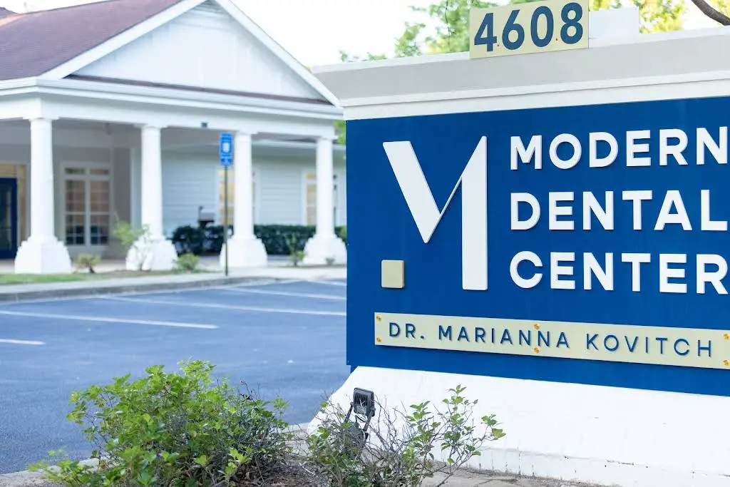 Modern Dental Center EC