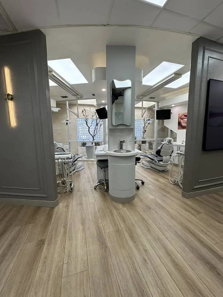 Lasting Smiles Dental Implant Center