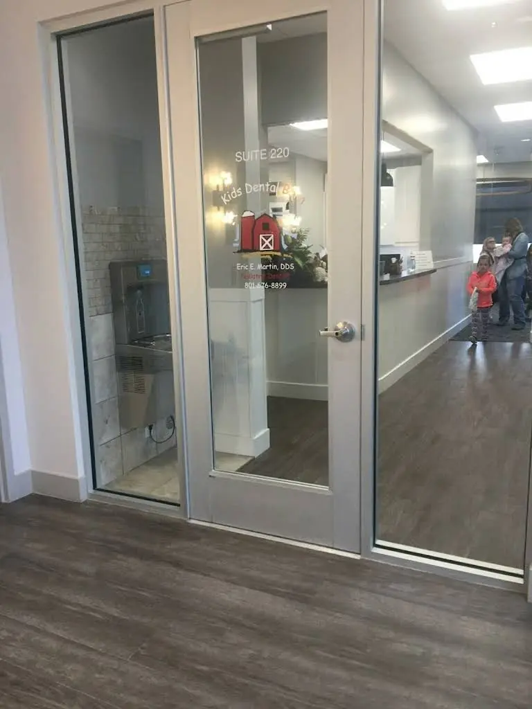 Kids Dental Barn