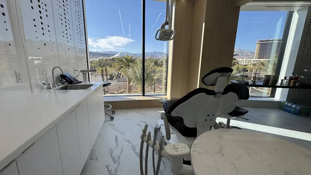 Dr. Snyder Cosmetic Dentistry Las Vegas / Concierge Cosmetic Dentistry