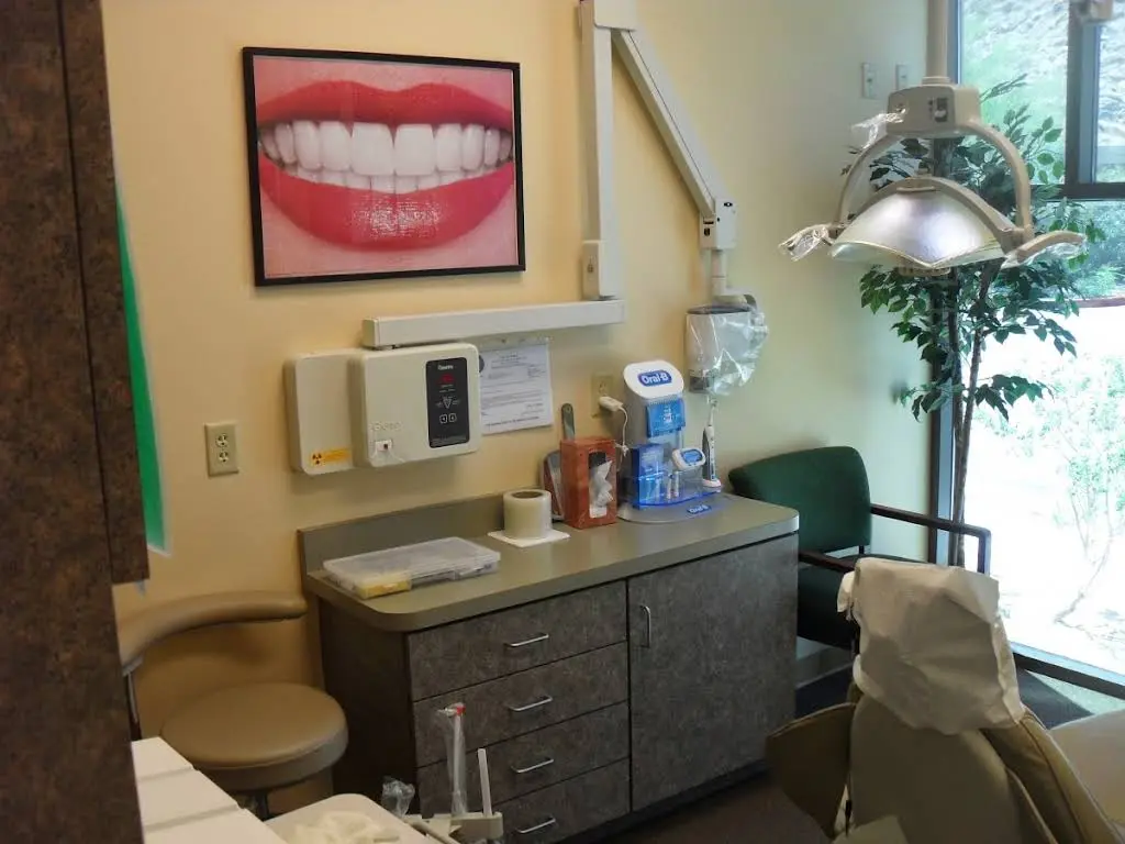 702 DENTIST