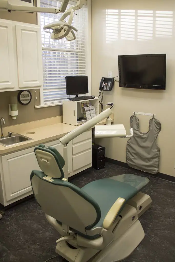 Berwyn Oral Surgery and Implant Center - Dr. Hugh Marchmont-Robinson DDS