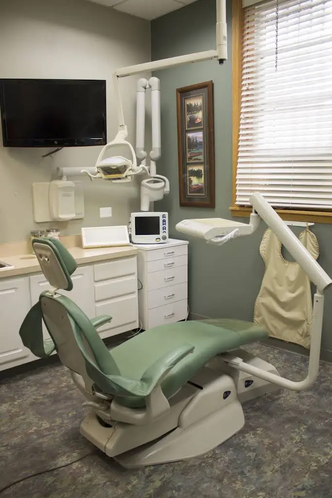 Berwyn Oral Surgery and Implant Center - Dr. Hugh Marchmont-Robinson DDS