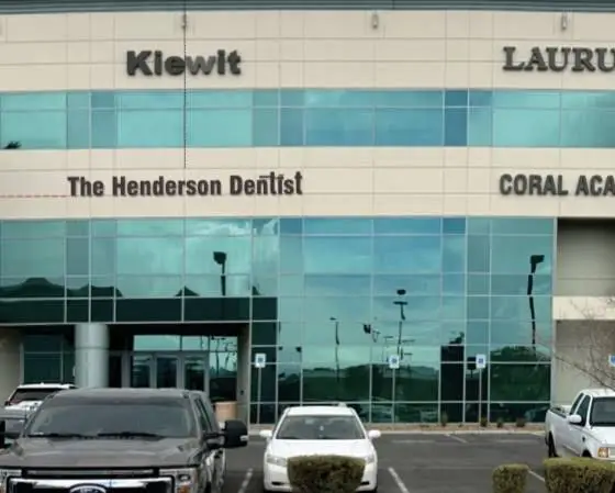 The Henderson Dentist