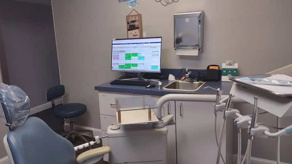 Farrey Implant & Cosmetic Dentistry-Riverdale