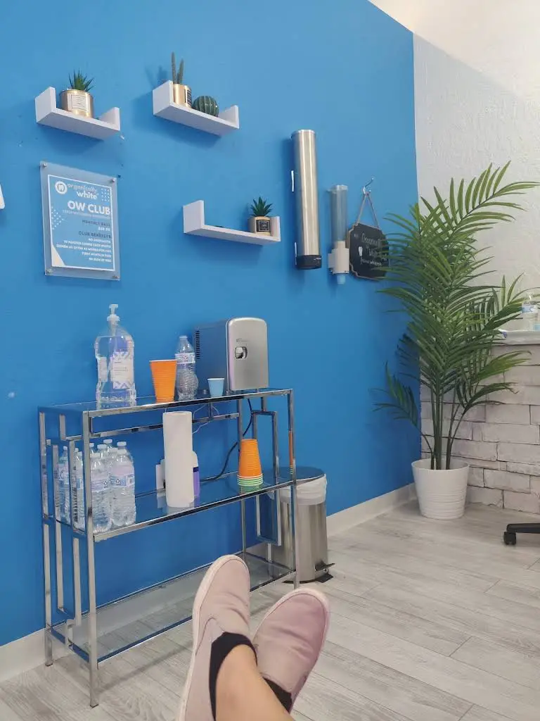We Whiten Teeth Whitening