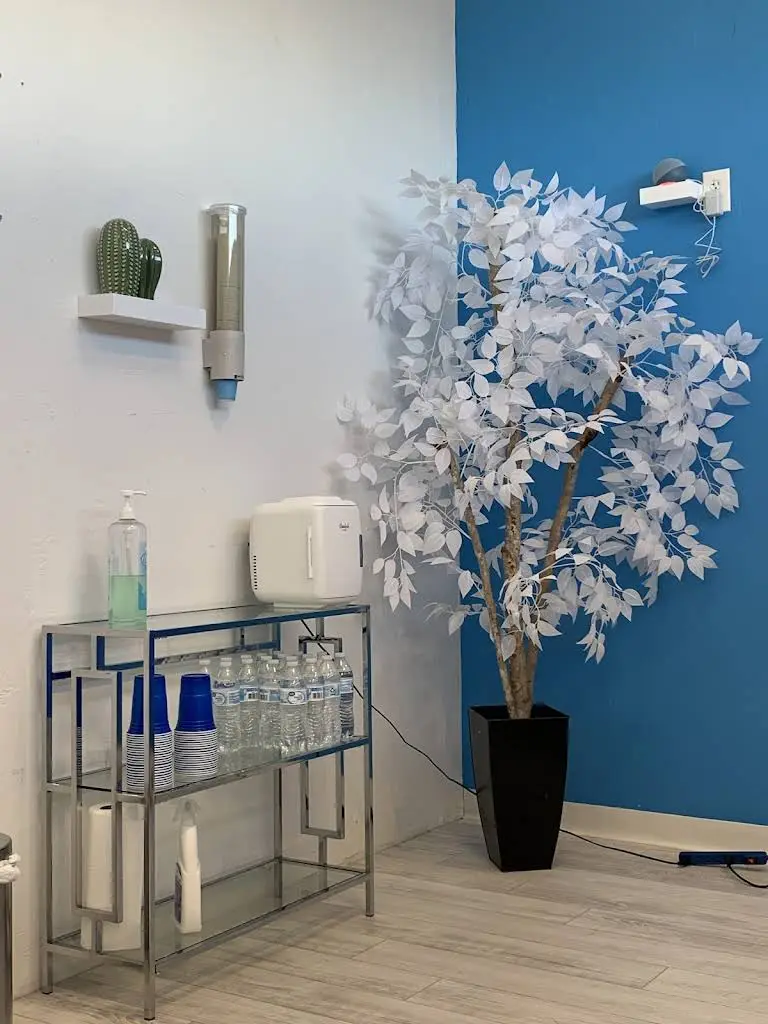 We Whiten Teeth Whitening