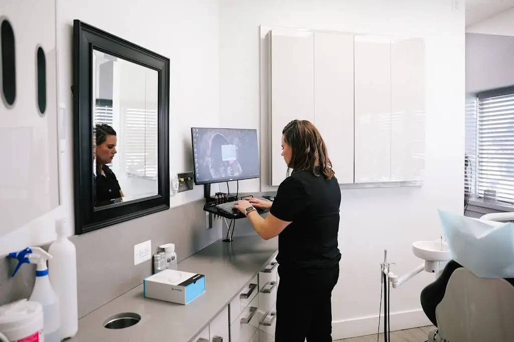Molis Dental