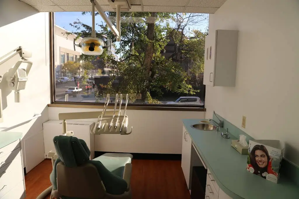 Elite Prosthetic Dentistry: Dr. Gerald M. Marlin