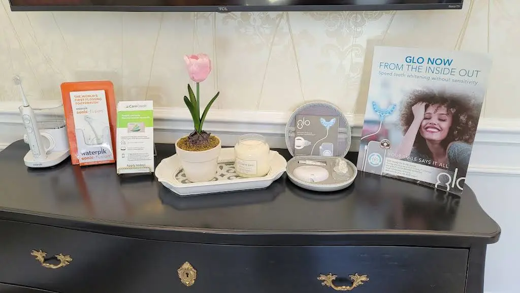 Smile Dental Studio Glenview: Maja Simic, DDS