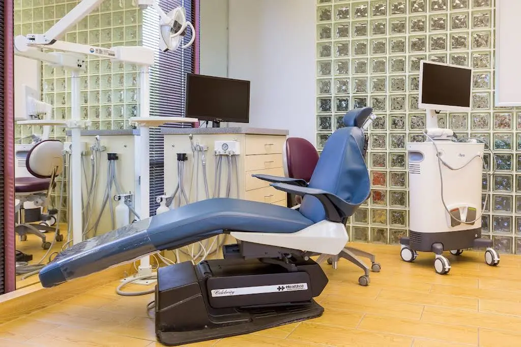 Forever Smiles: Yan Razdolsky, DDS, BSD, Ltd