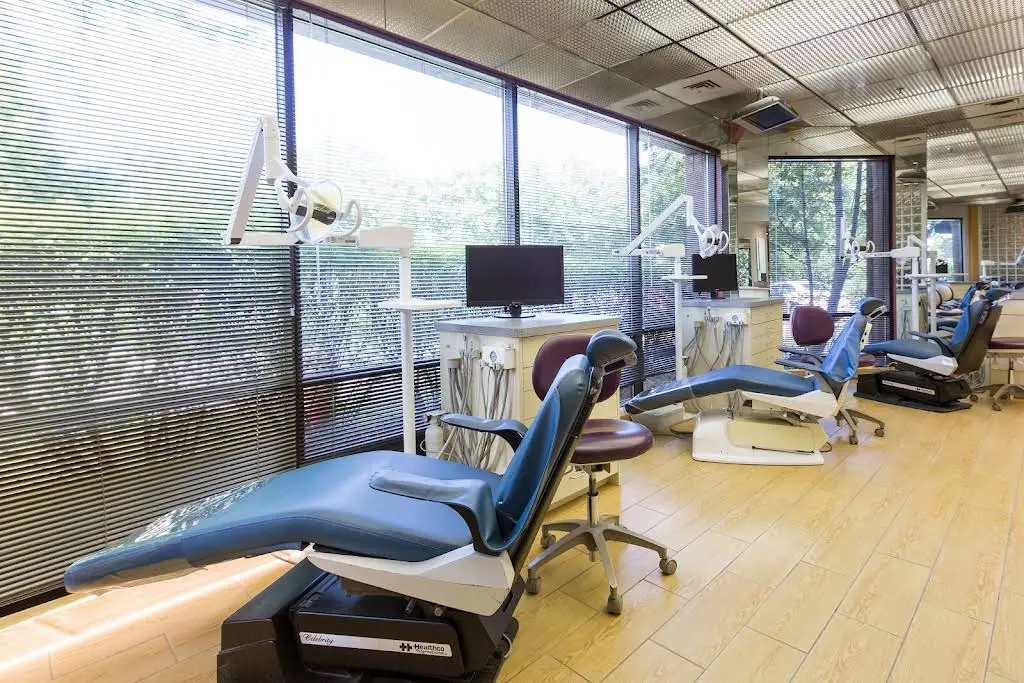 Forever Smiles: Yan Razdolsky, DDS, BSD, Ltd