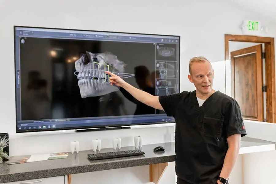 THE ēSSENTIAL DENTIST