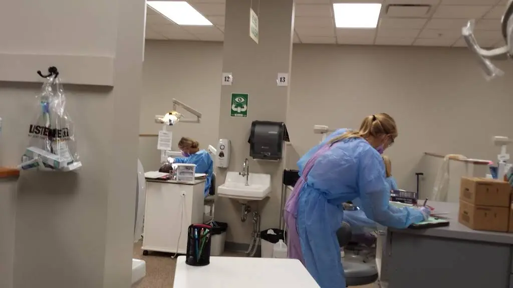 Carl Sandburg College Dental Hygiene Clinic