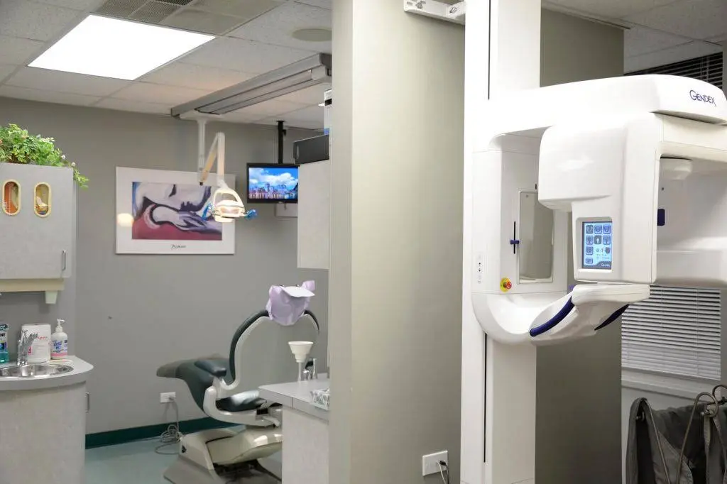HYDE PARK PERIODONTICS & IMPLANT SOLUTIONS