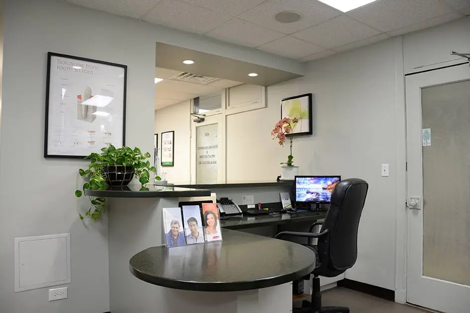 HYDE PARK PERIODONTICS & IMPLANT SOLUTIONS