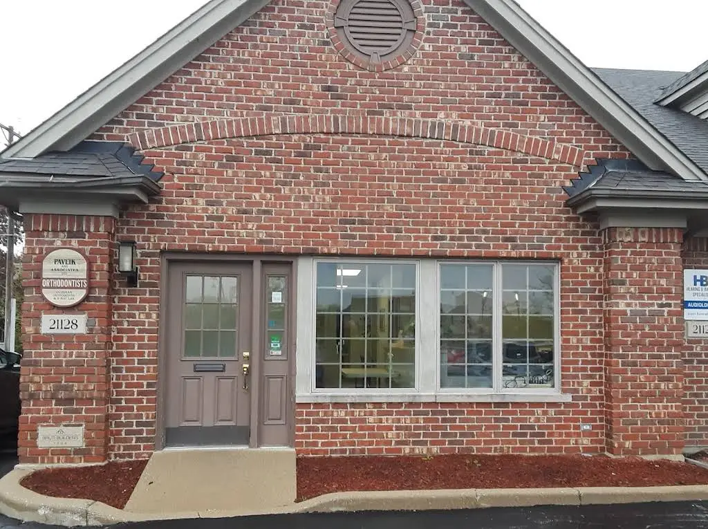 Pavlik Edward J DDS & Assoc Ltd