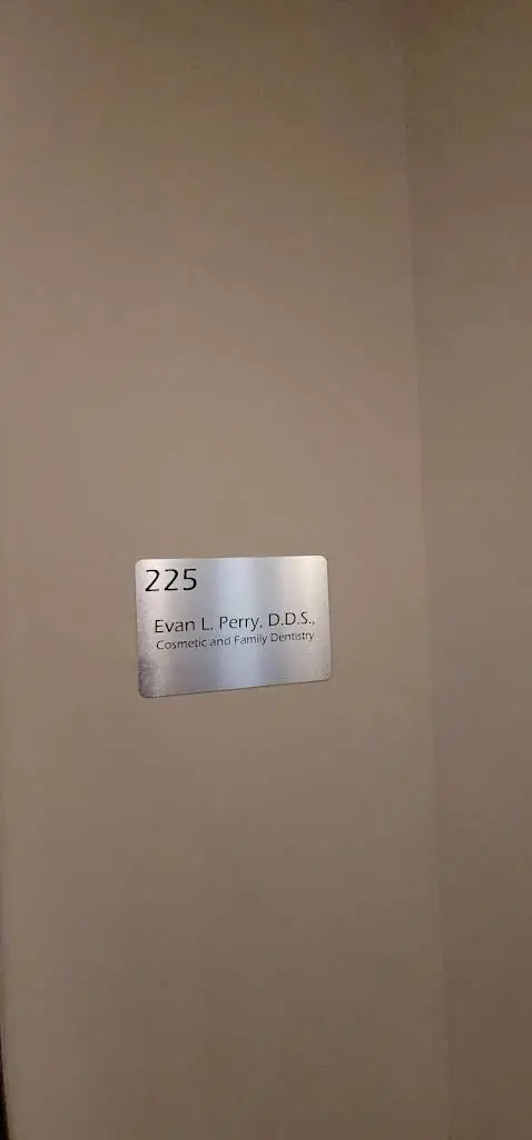 Evan L Perry DDS
