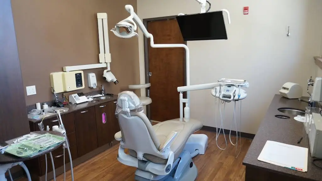 Lux White Dental Group
