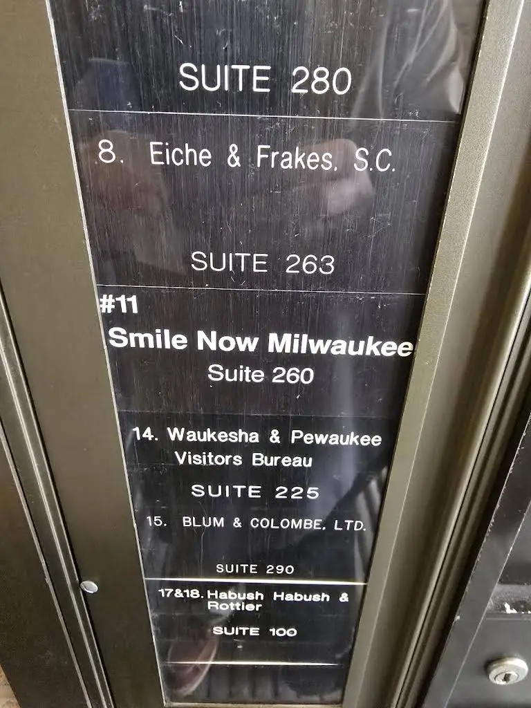 Smile Now Milwaukee Dentures and Implants