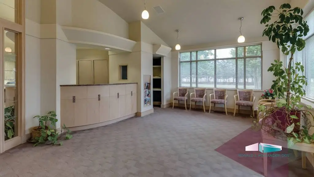 Towne Center Dental Care / Ronald J. Hollander, DDS