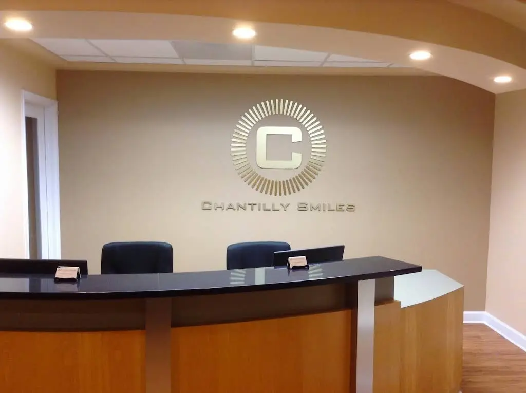 Chantilly Smiles: Claudio Urquiaga, DDS
