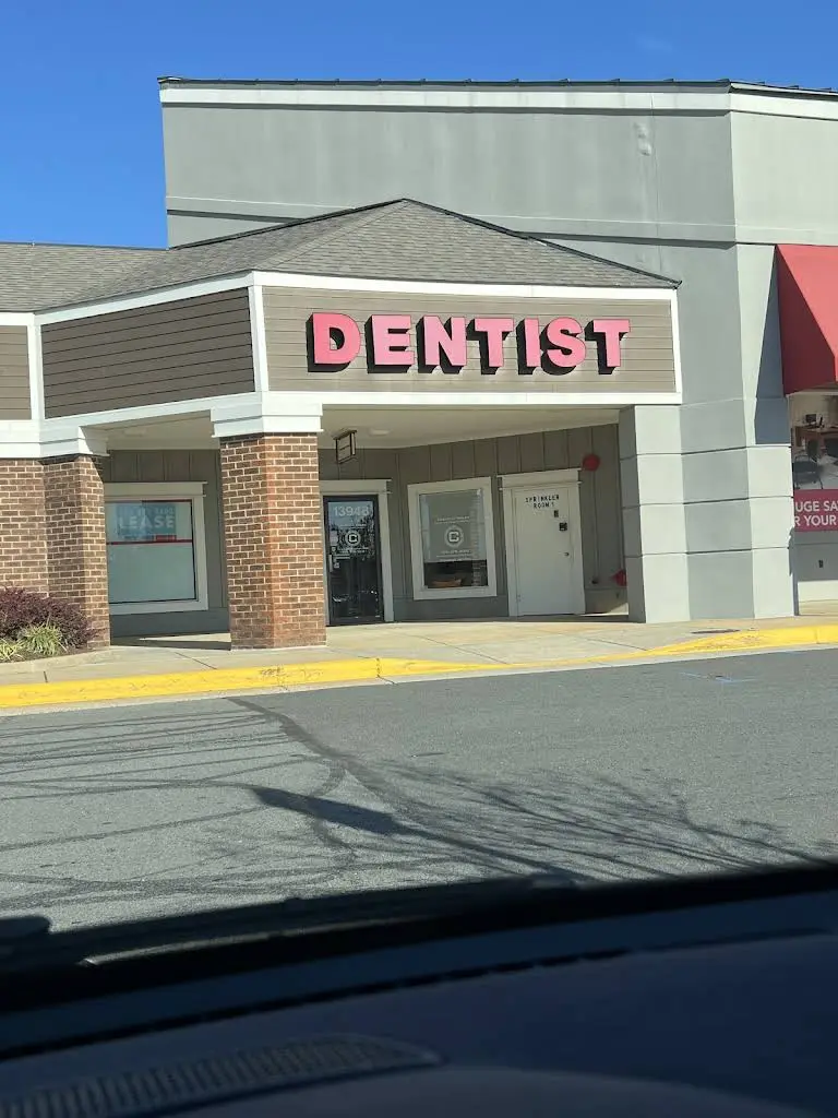 Chantilly Smiles: Claudio Urquiaga, DDS