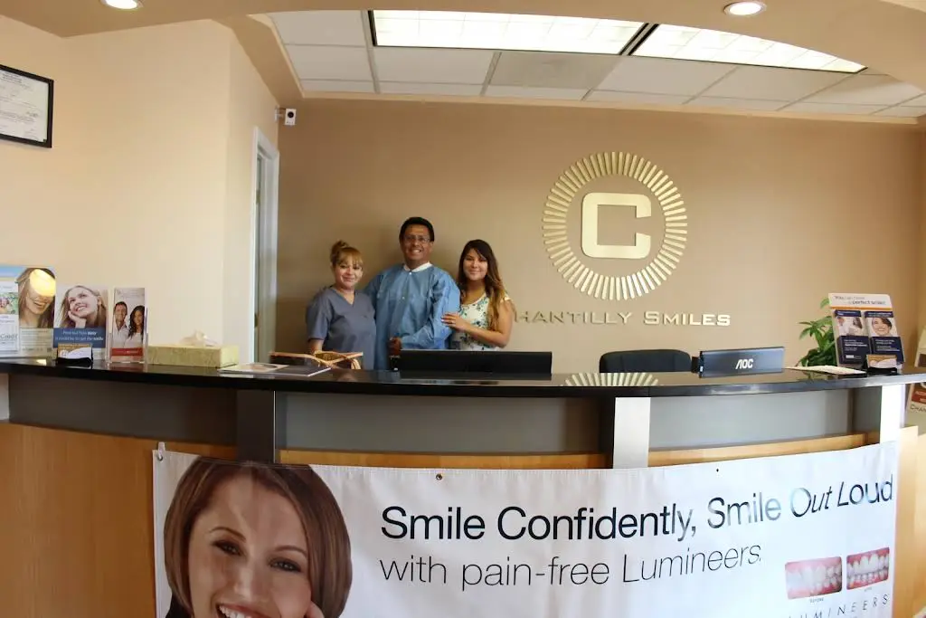 Chantilly Smiles: Claudio Urquiaga, DDS