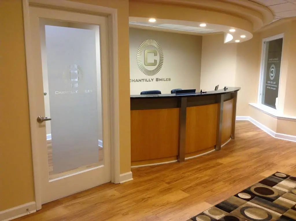 Chantilly Smiles: Claudio Urquiaga, DDS