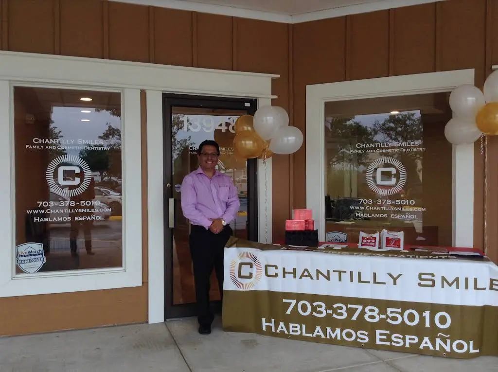 Chantilly Smiles: Claudio Urquiaga, DDS