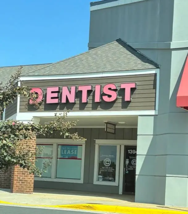 Chantilly Smiles: Claudio Urquiaga, DDS