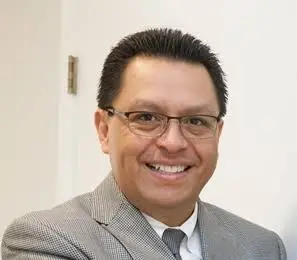 Chantilly Smiles: Claudio Urquiaga, DDS