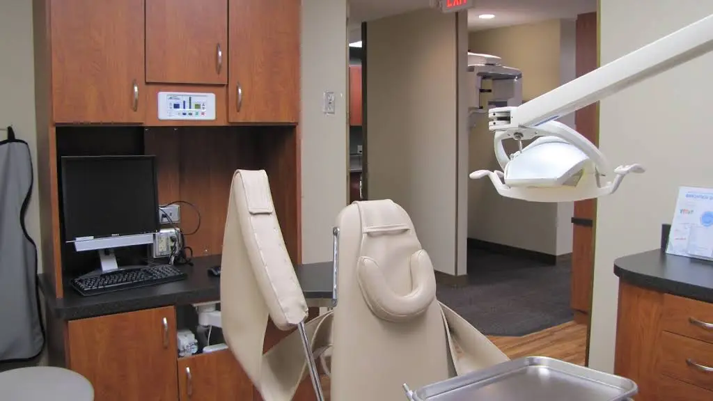 Regis Court Dental Associates