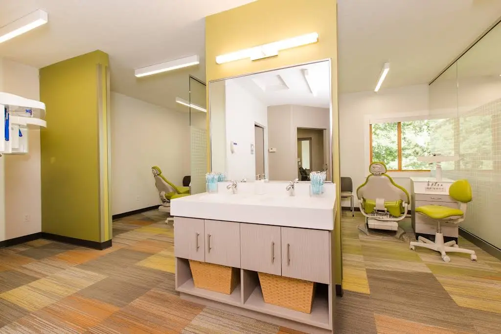 LEON ORTHODONTICS
