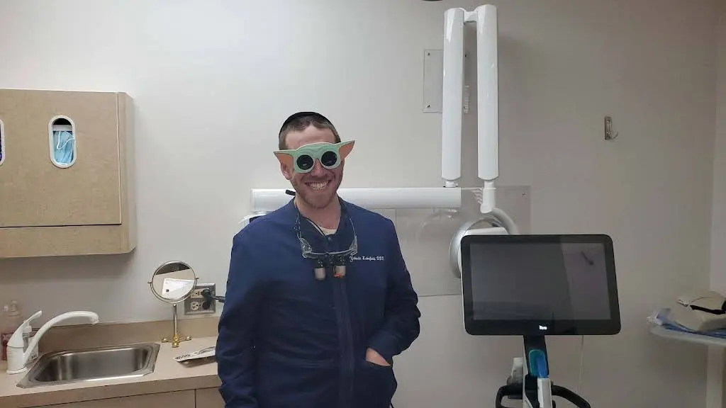The Smile Design Center of Dr. Yehuda Lehrfield