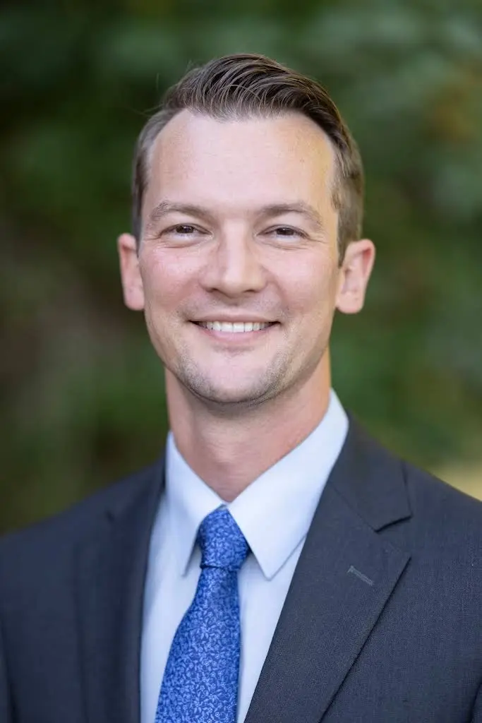 Olympia Oral and Maxillo-Facial Surgery: Dr. Kelson