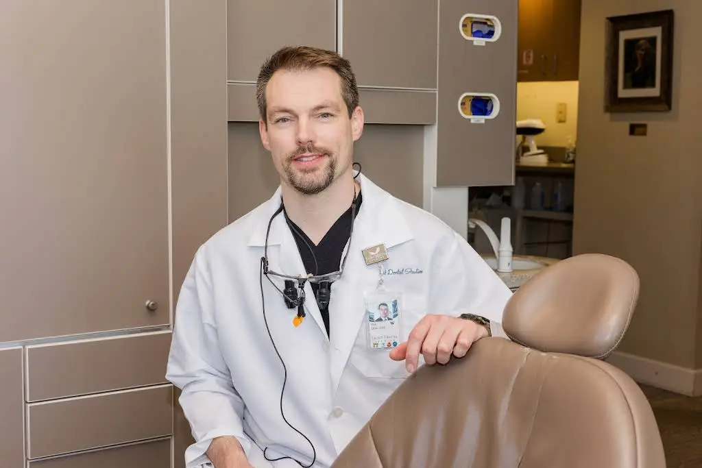 Light Dental Studios of Burien