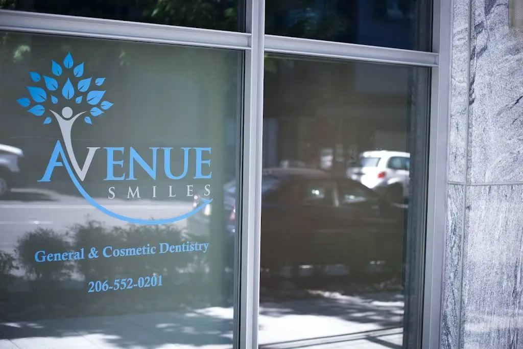 Avenue Smiles