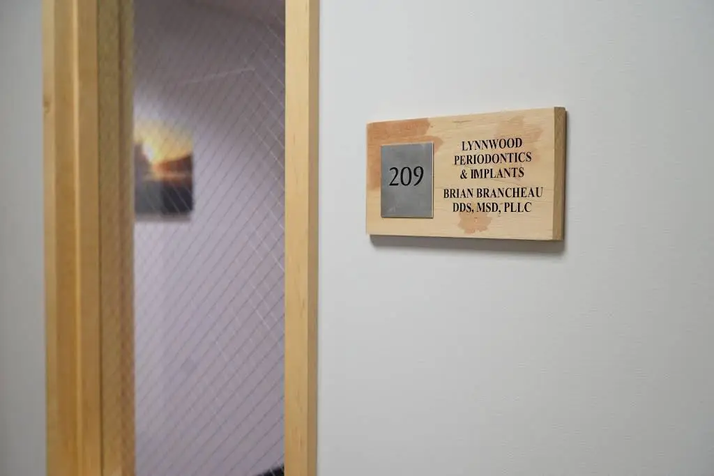 Lynnwood Periodontics & Implants