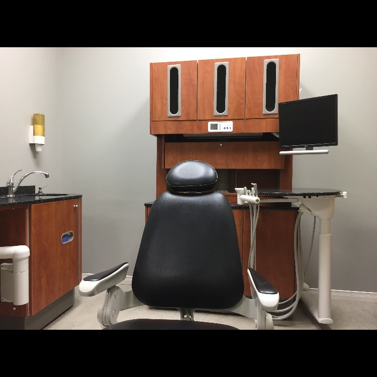 Churchill Dental Dr. A. Pino & Dr. P. Robb - Professional dental clinic exterior with modern facilities