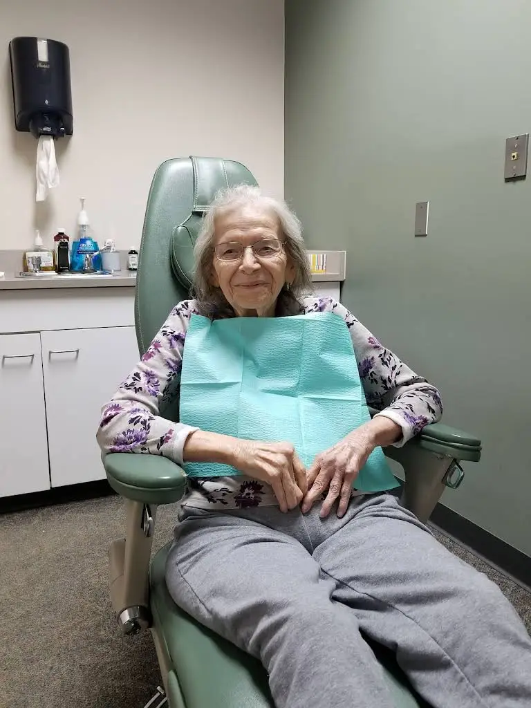 One Day Denture Services: Erhard Robert W DDS / Smiles of Lansing