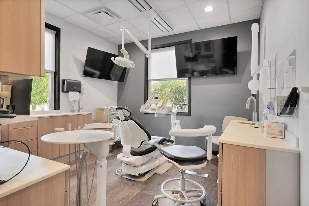 Elan Implant Center