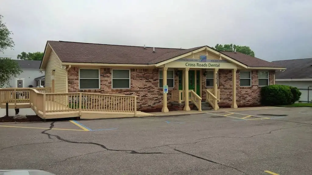 Cross Roads Dental / Suzann Hallman DDS PC