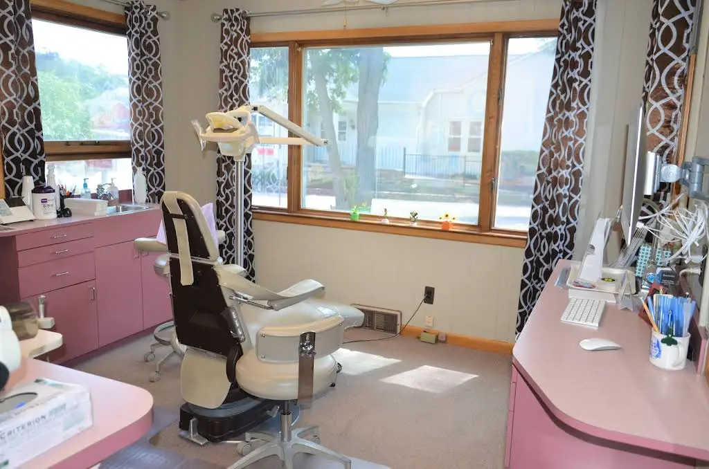 Leslie M Woodell, DDS, PC