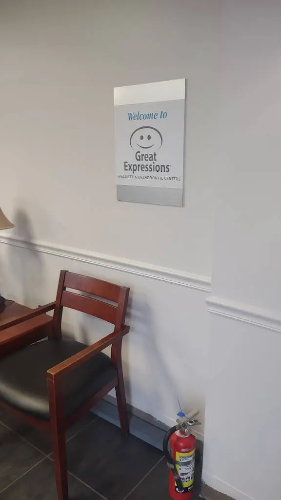 Great Expressions Dental Centers - Livonia Specialty