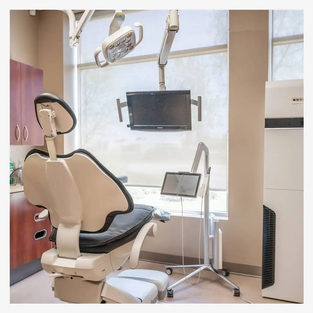 Parkway Dentistry - Professional dental clinic exterior with modern facilities