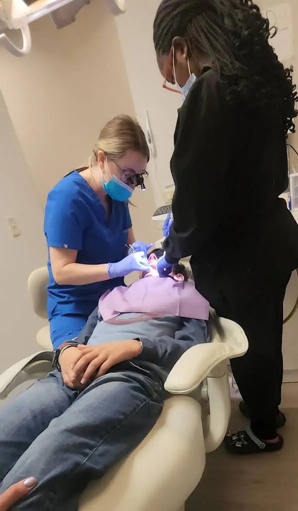 Corner Dental