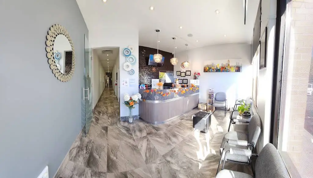 Royal East Dental - Dundas