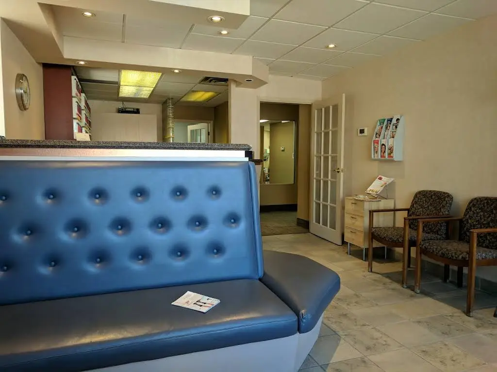 Applewood Dental Centre - Professional dental clinic exterior with modern facilities